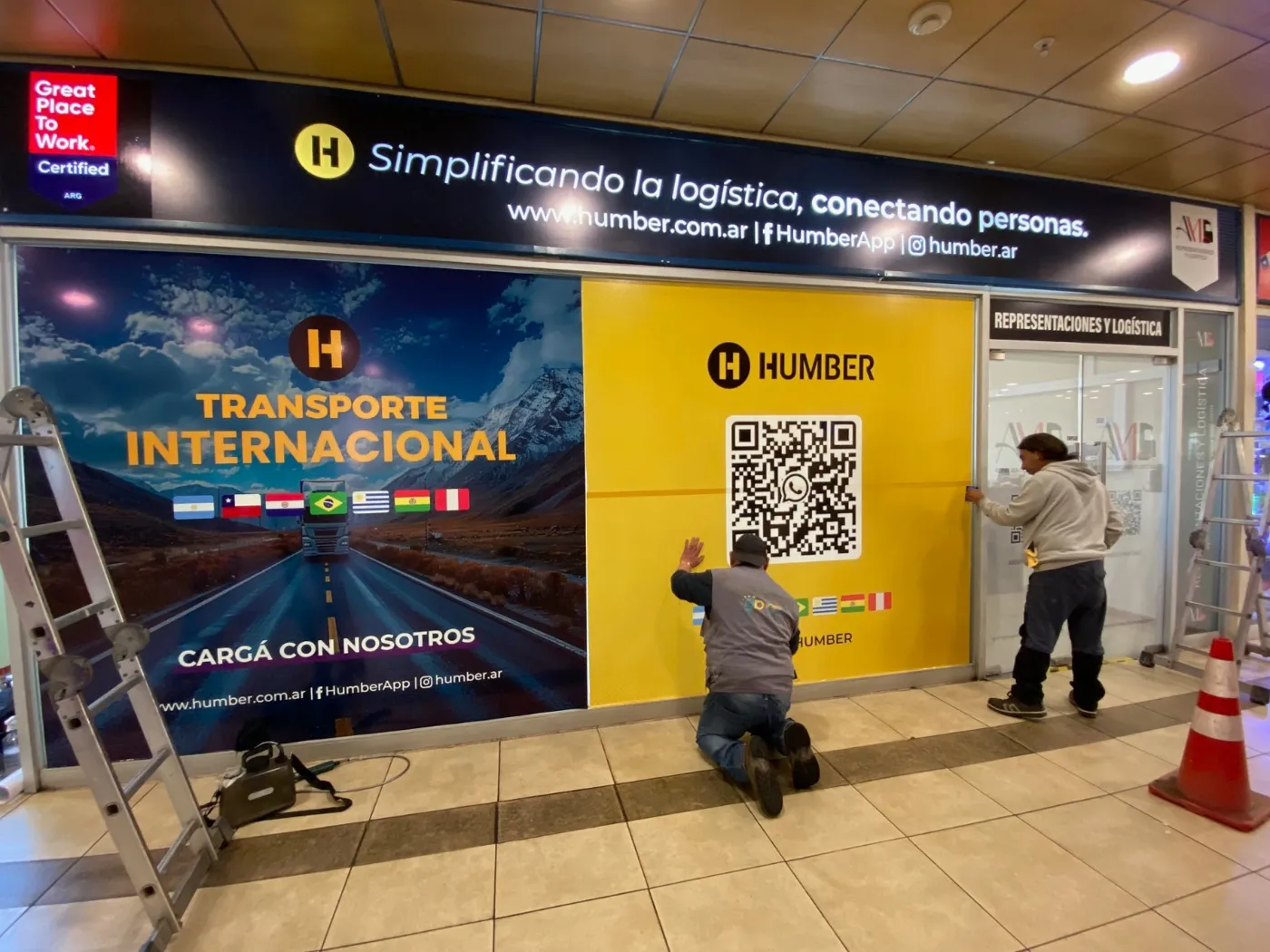 Instalación de gráfica en vidriera de Humber